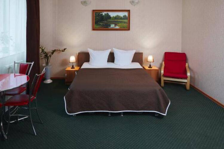Айсберг ZBest Hotels
