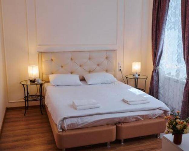 Айсберг ZBest Hotels