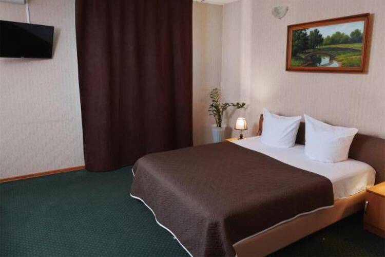 Айсберг ZBest Hotels