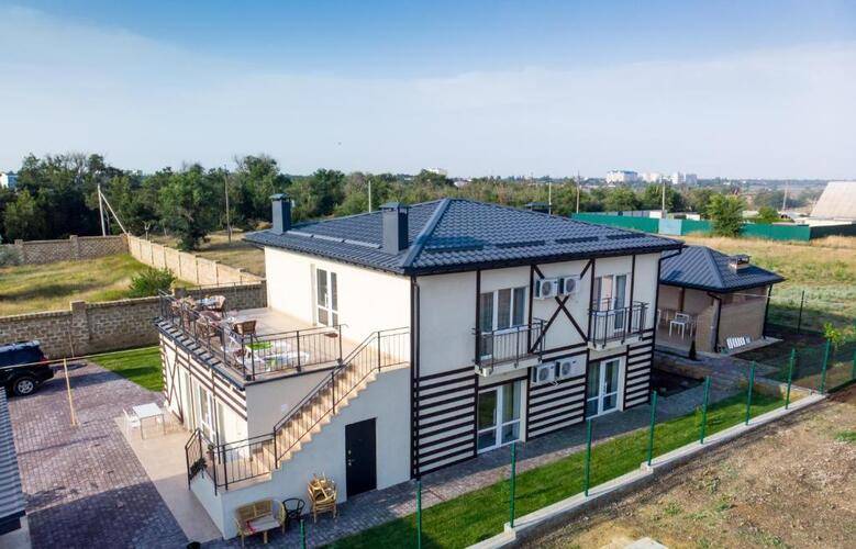 У Сакского озера