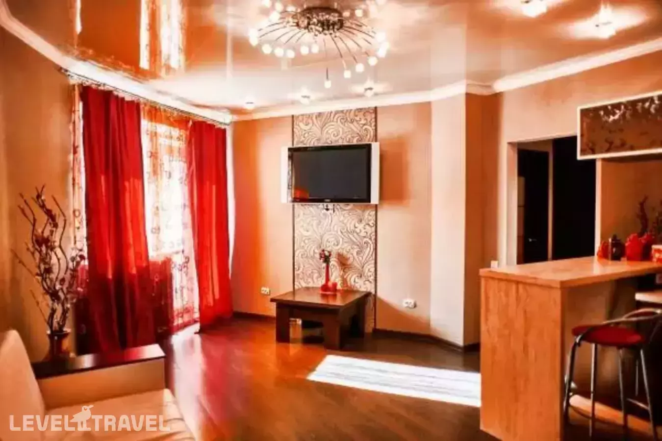 Пять Звёзд на Ленина 135А