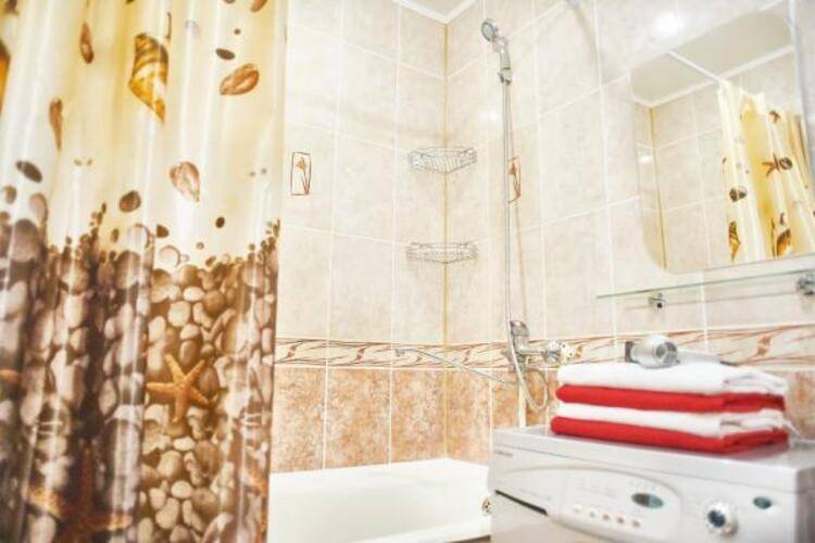 Пять Звёзд на Ленина 140/1