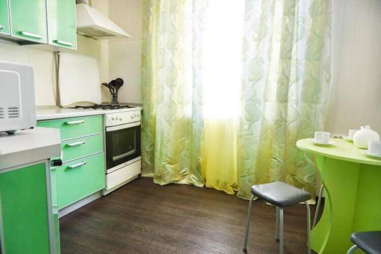 Пять Звёзд на Ленина 140/1