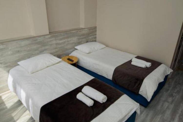 7 Rooms (7 комнат)