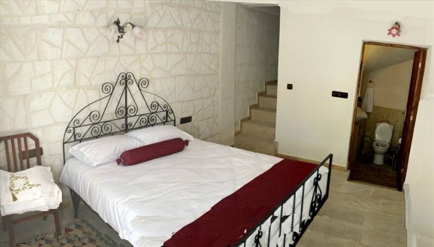 El Puente Cave Hotel