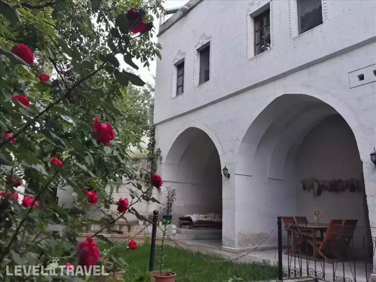 El Puente Cave Hotel