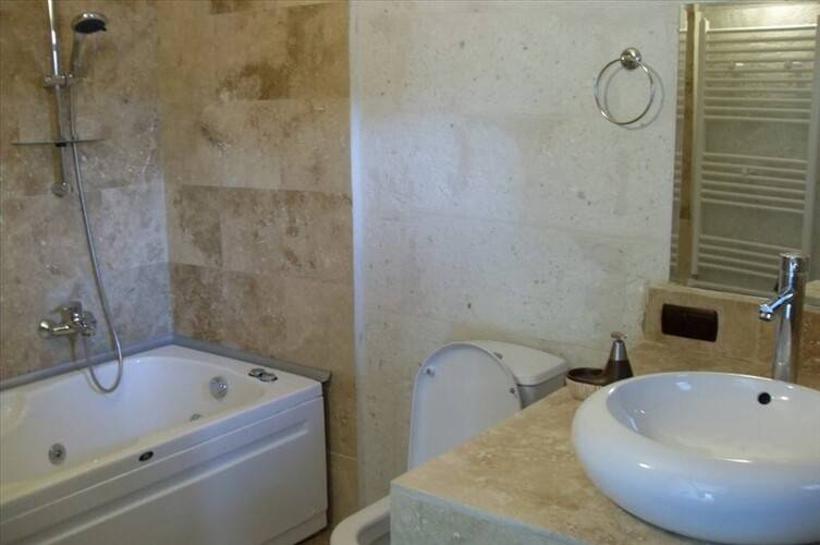 El Puente Cave Hotel