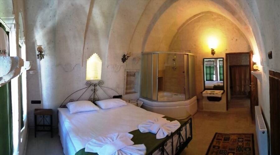 El Puente Cave Hotel