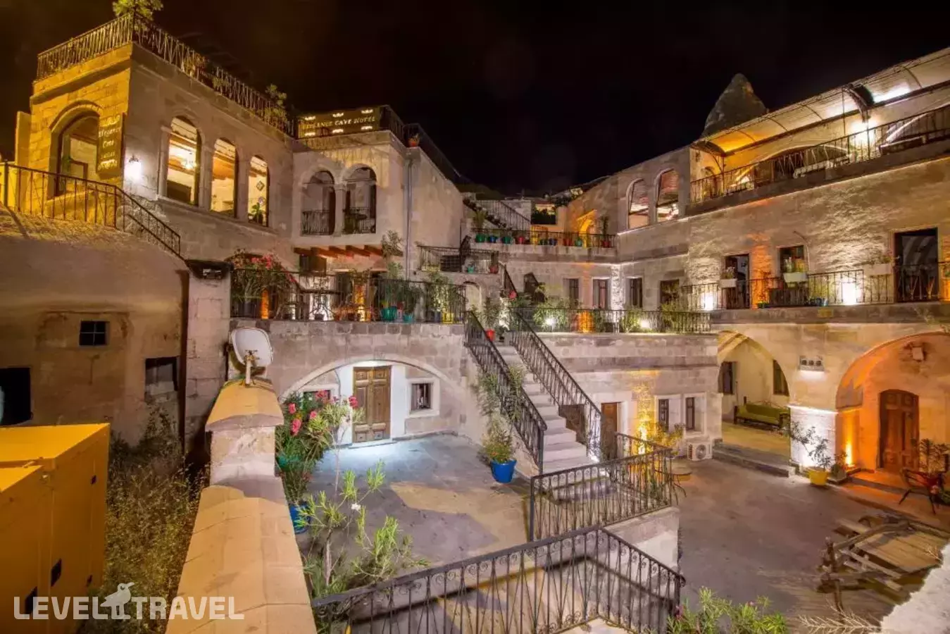 Elegance Cave Suites