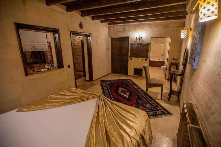 Aurora Cave Hotel