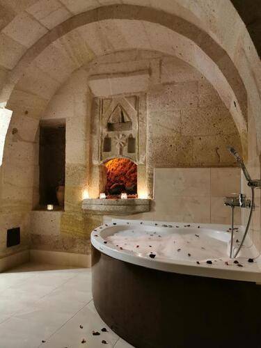 Aurora Cave Hotel