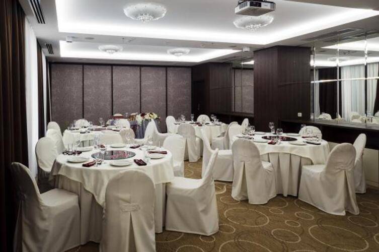 Ramada Hotel & Suites by Wyndham Novosibirsk Zhukovka (Рамада Новосибирск)