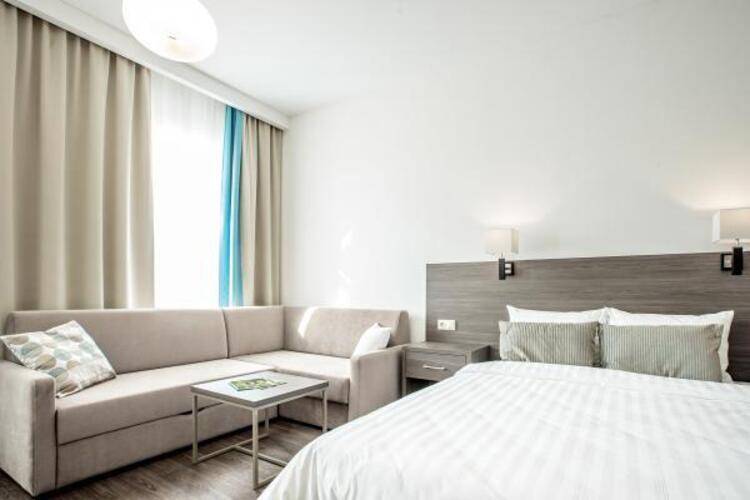 Ramada Hotel & Suites by Wyndham Novosibirsk Zhukovka (Рамада Новосибирск)