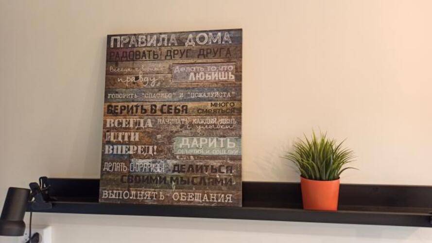 Диван и чемодан на Ленина