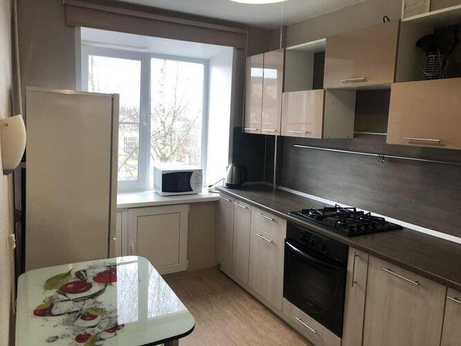 Яр-Сутки на улице Угличская 3