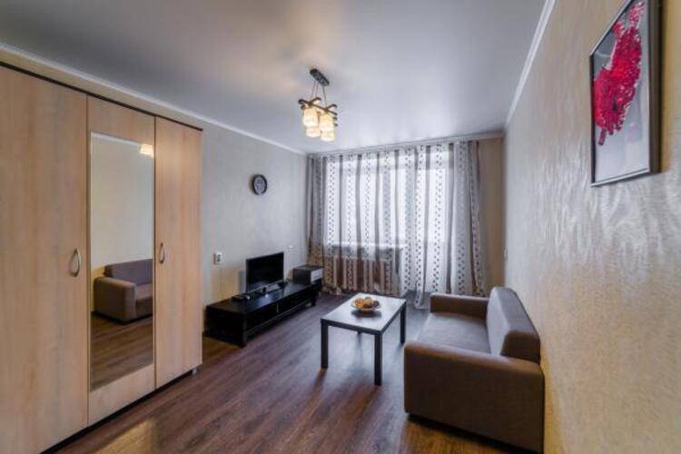 Яр-Сутки на улице Угличская 3