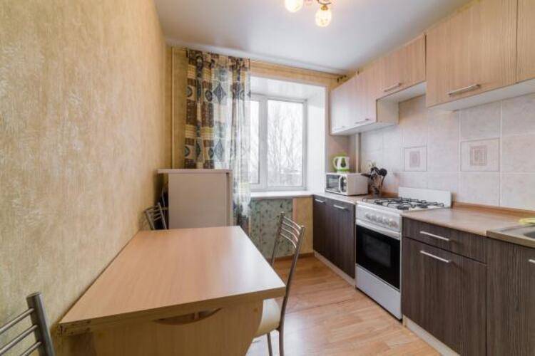 Яр-Сутки на улице Угличская 3