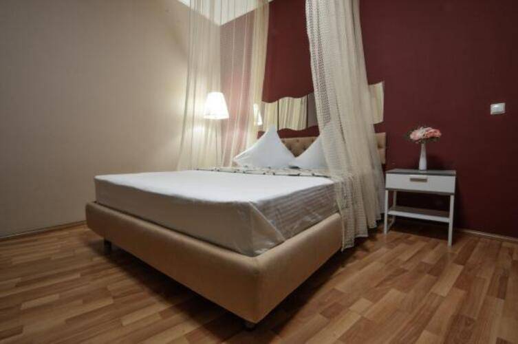 Guest House (Гест Хаус) на Малышева