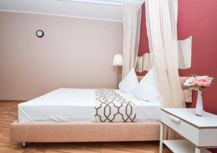 Guest House (Гест Хаус) на Малышева