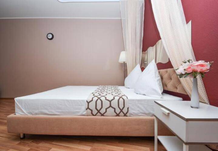 Guest House (Гест Хаус) на Малышева
