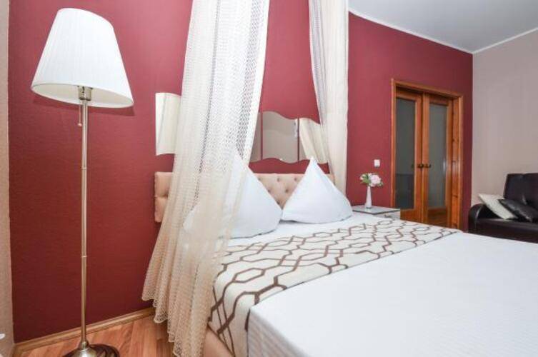 Guest House (Гест Хаус) на Малышева
