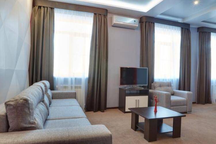 Семь Королей (Prestige Hotel Престиж)