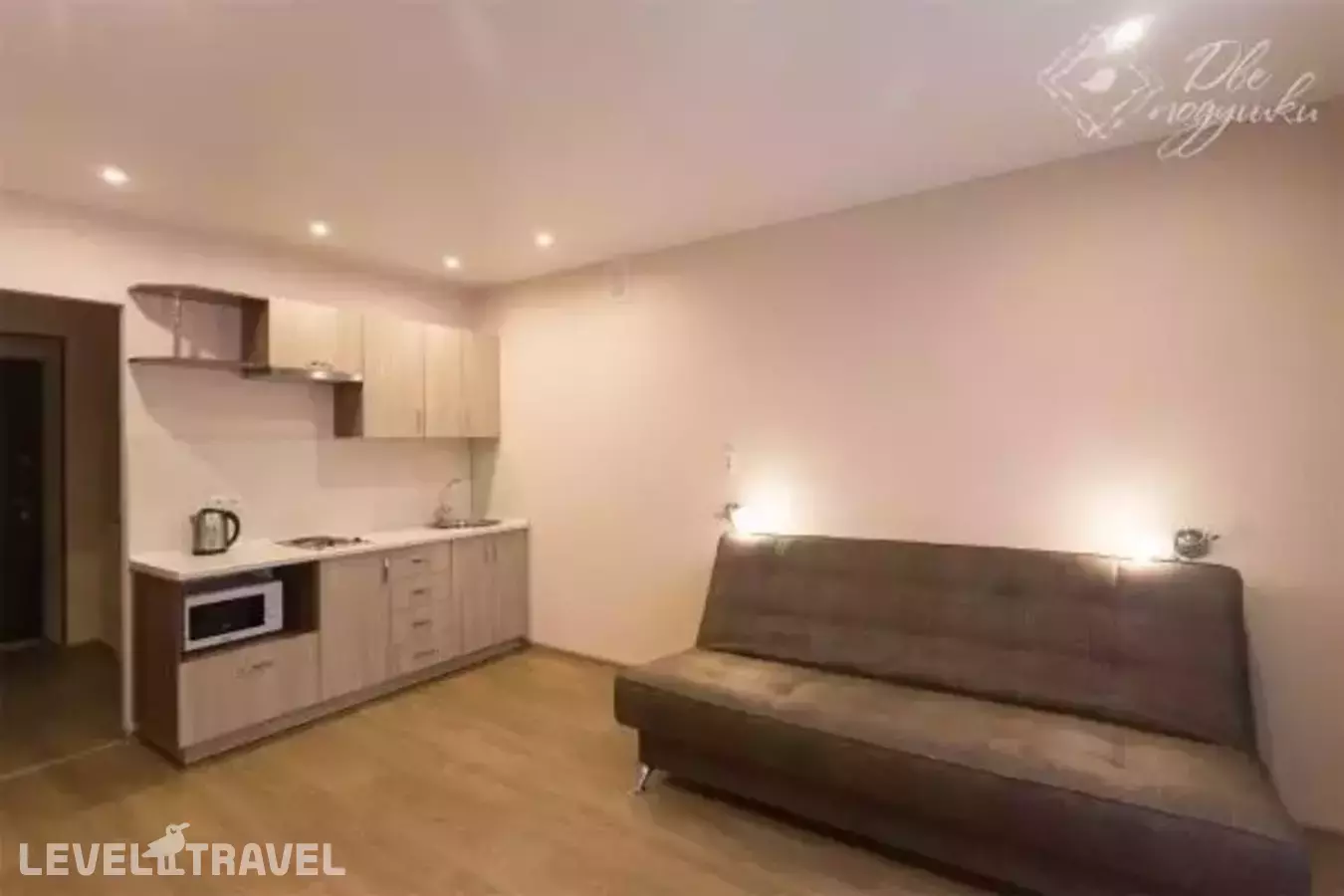 Две Подушки на улице Возрождения 82