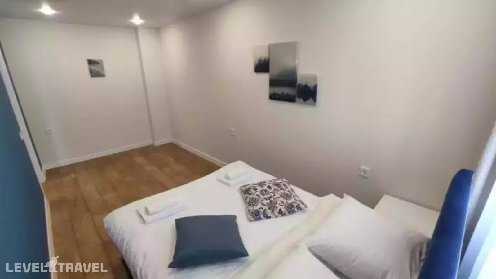 Две Подушки на улице Мальцева 28