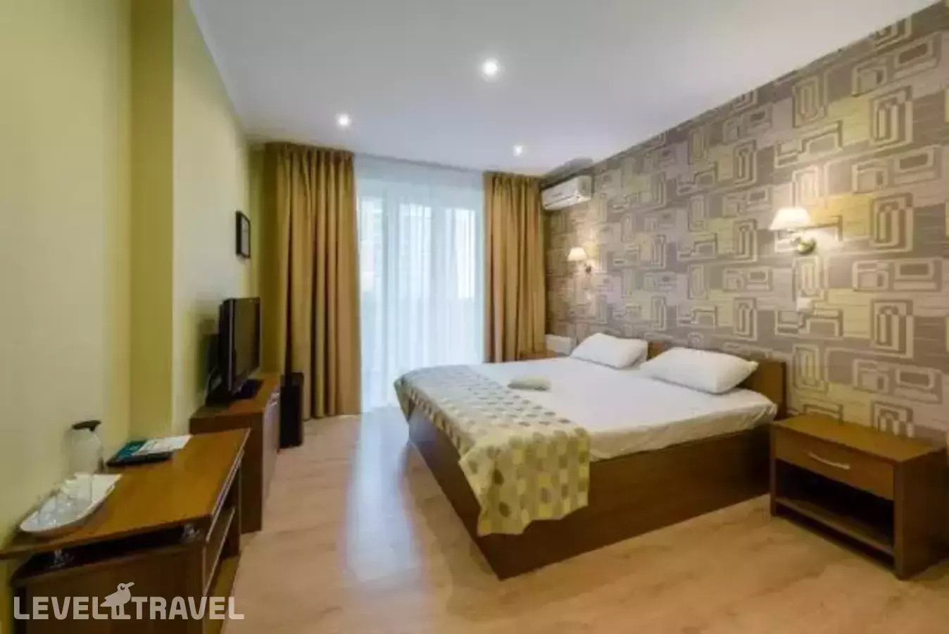 В двух шагах на Фестивальном