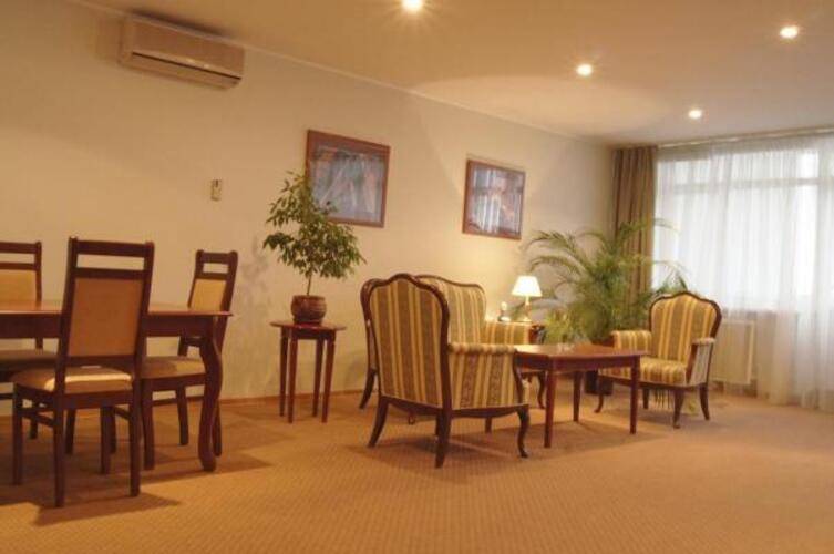 DIS President hotel