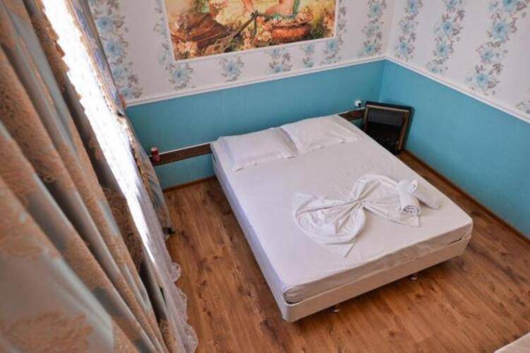 Алексис