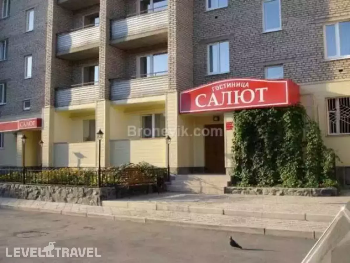 Салют на Школьной, 16