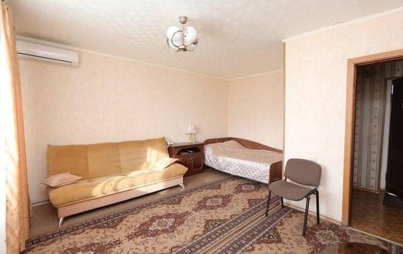 Салют на Школьной, 4