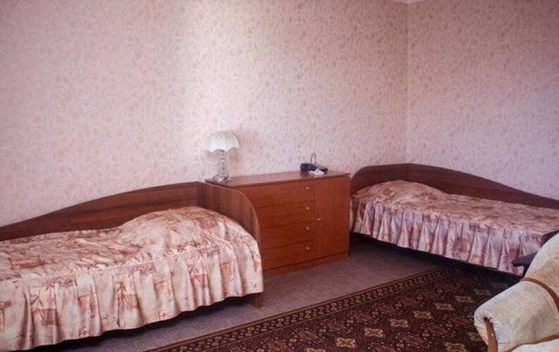 Салют на Школьной, 4