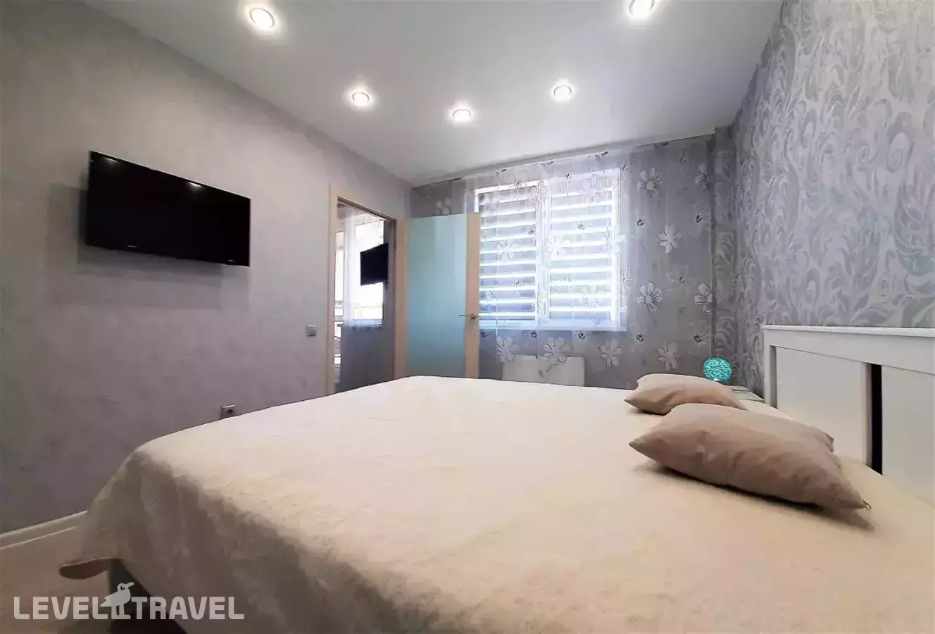 Мегаполис на улице Средне-Московская