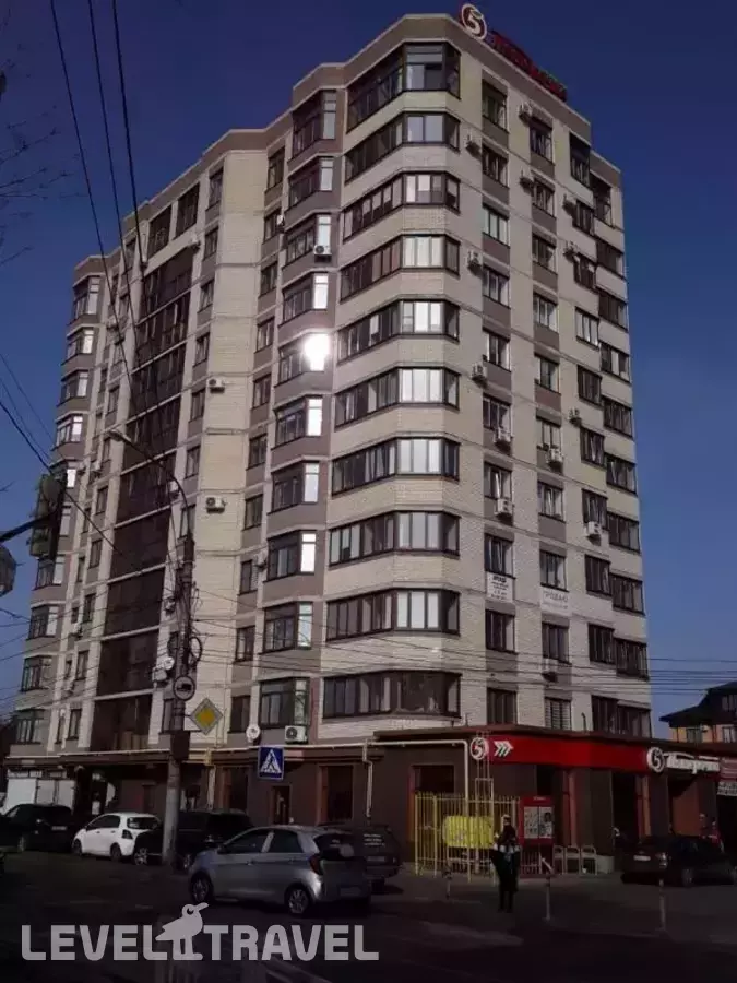 День и ночь на улице Краснознамённая