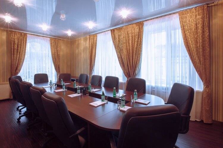 Отель Реавиль