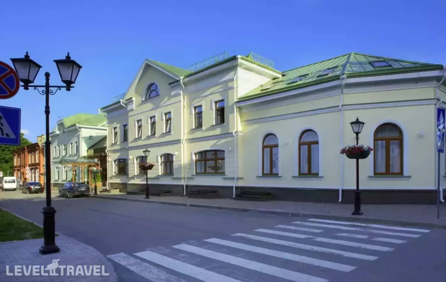 Двор Подзноева - Главный Корпус