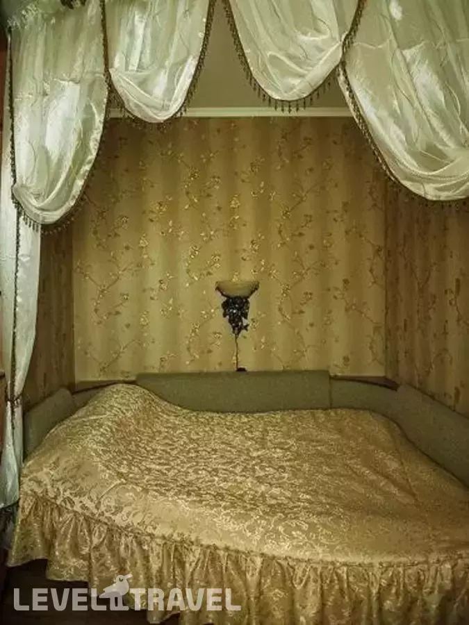 Гостиный Двор Леон