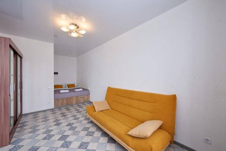 Renthouse (Рент Хаус) На Мира 44