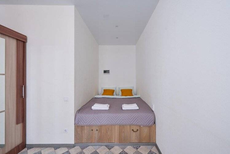 Renthouse (Рент Хаус) На Мира 44