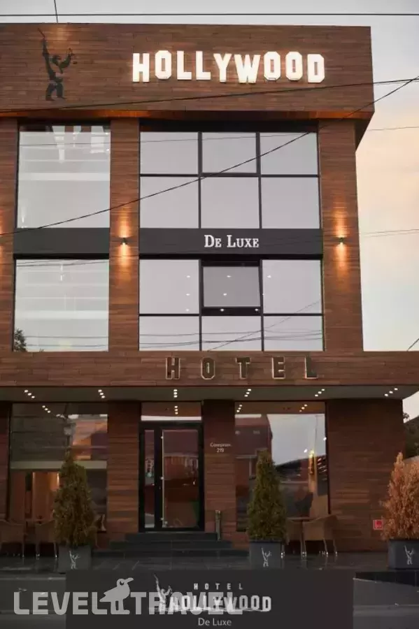 Hollywood De Luxe