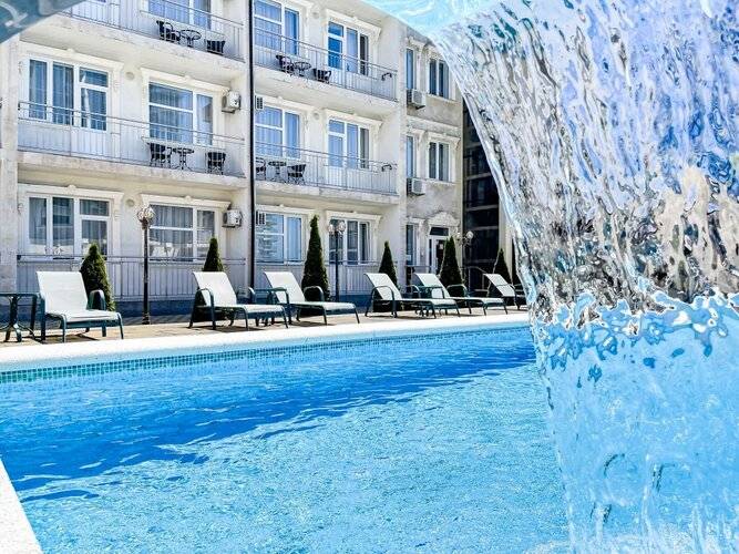 Avdallini Golden Bay Hotel