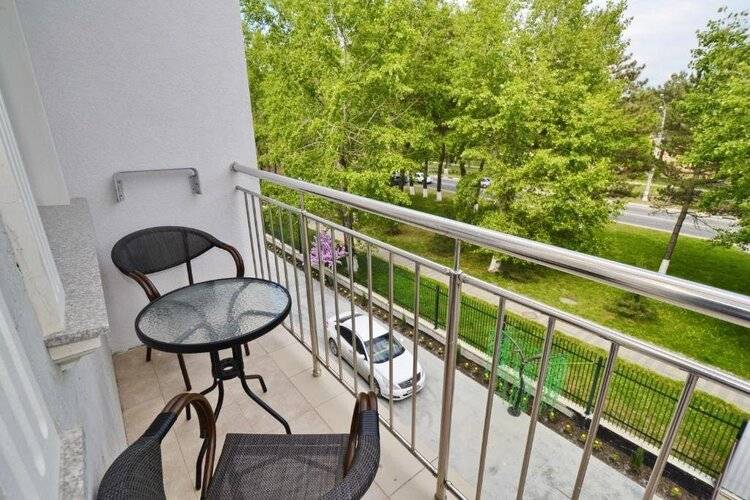 Avdallini Golden Bay Hotel