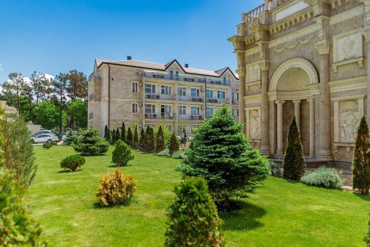 Avdallini Golden Bay Hotel