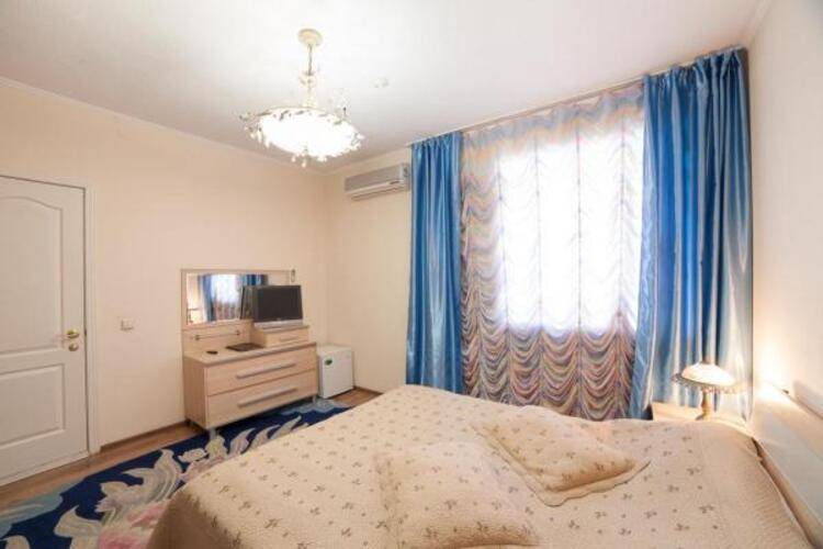 Гостиница Family Hotel (Фэмили)