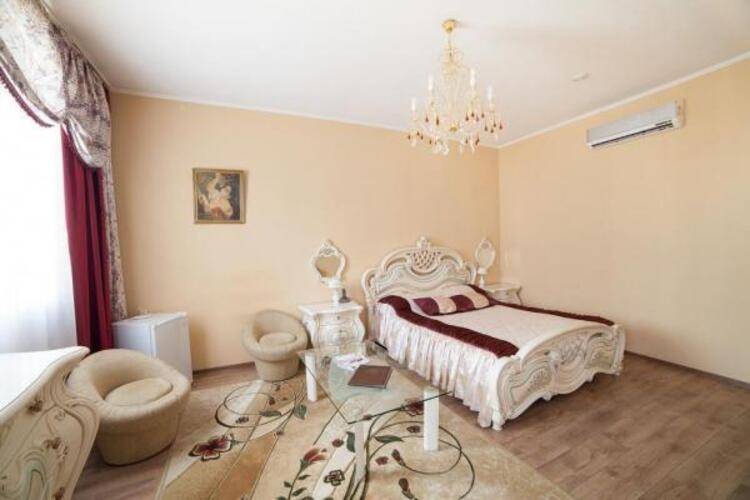 Гостиница Family Hotel (Фэмили)