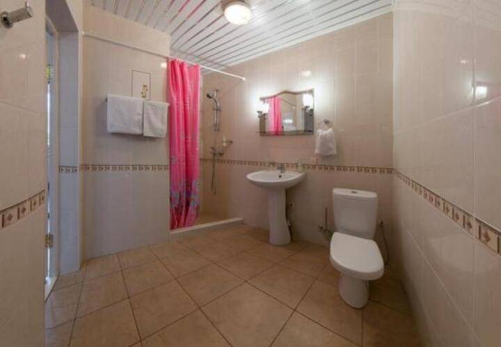 Гостиница Family Hotel (Фэмили)