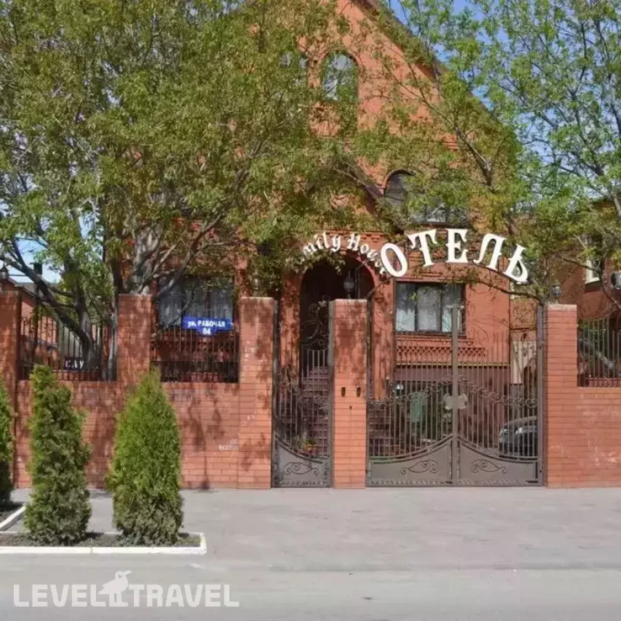 Фэмили Хаус