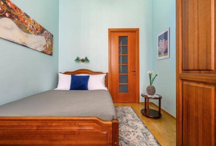 Letyourflat (Лэтюфлэт) на набережной канала Грибоедова 29